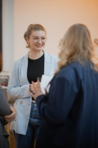 Foto vo Theresa Haubs auf der Trendvernissage 2025 bei Adel & Link.